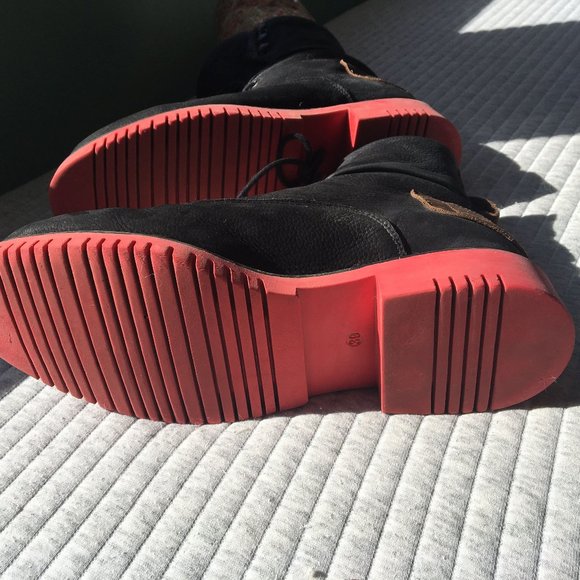 Brusque leather combat boot with pink rubber sole - Picture 1 of 6